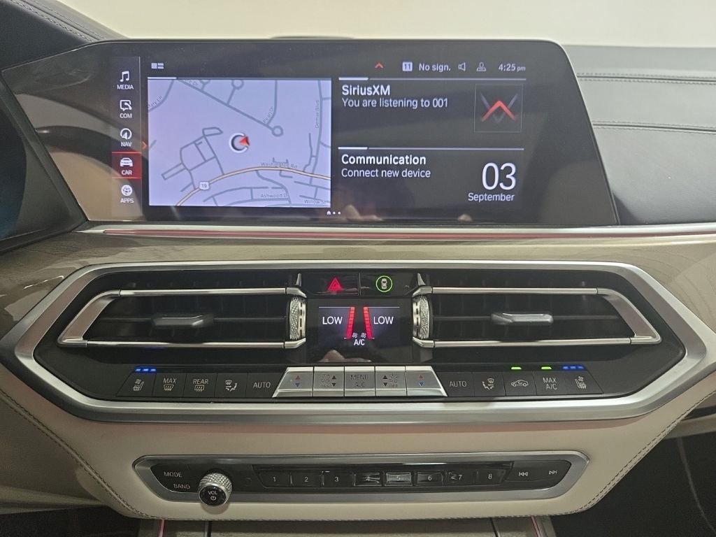 Used 2020 White Metallic BMW M50i image 17
