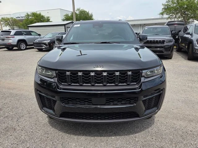 New 2026 Diamond Black Crystal Pearl-Coat Exterior Paint Jeep Altitude image 17