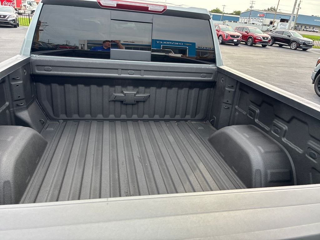 Used 2025 Gray Chevrolet RST image 19