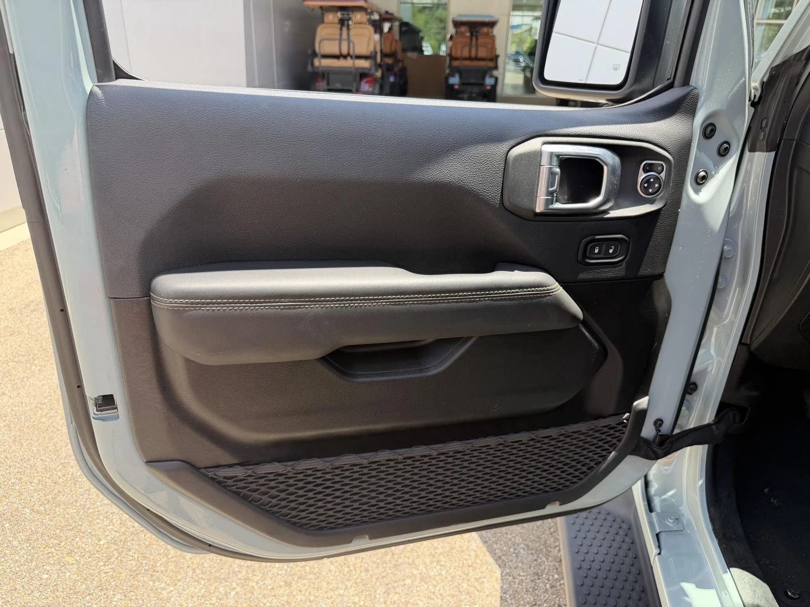 Used 2024 Earl Clearcoat Jeep Sahara image 13