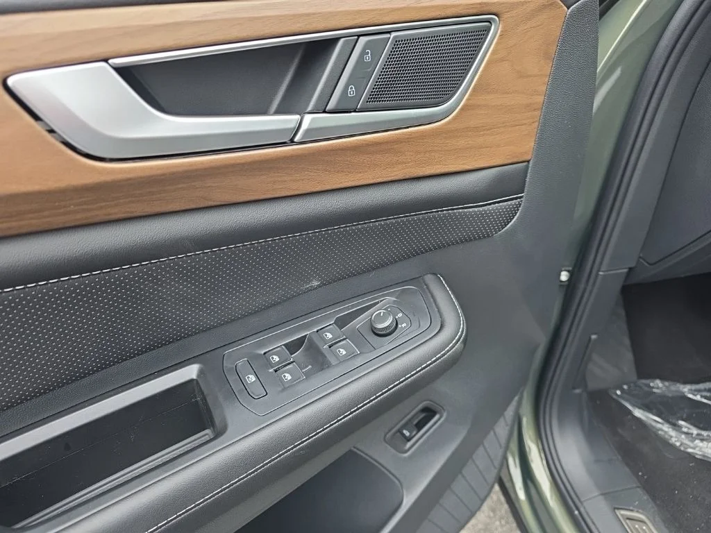 2026 Volkswagen Atlas SE w/Tech - Photo 10