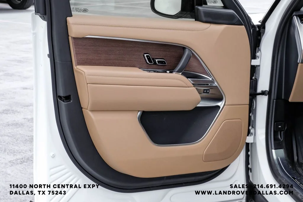 New 2026 Fuji White Land Rover SE image 45