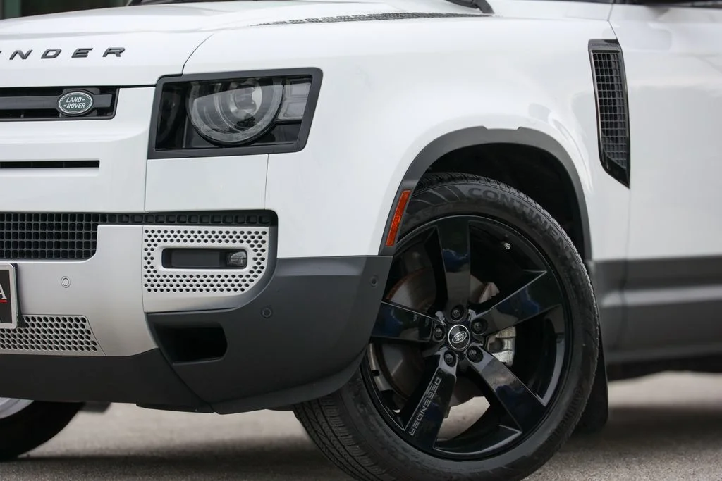 Used 2024 White Land Rover S image 19