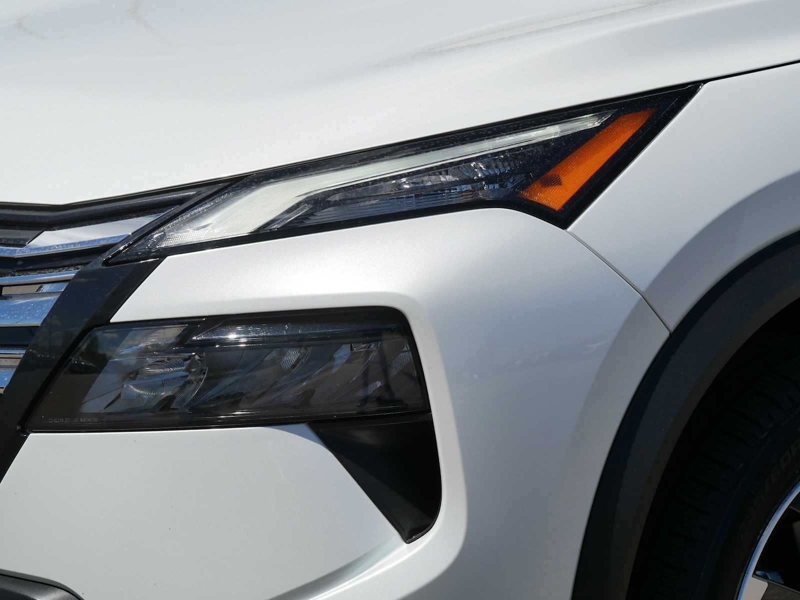 2025 Nissan Rogue SV - Photo 16