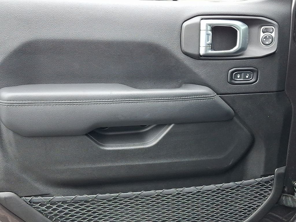 Used 2022 Gray Jeep Unlimited Sahara Altitude image 13