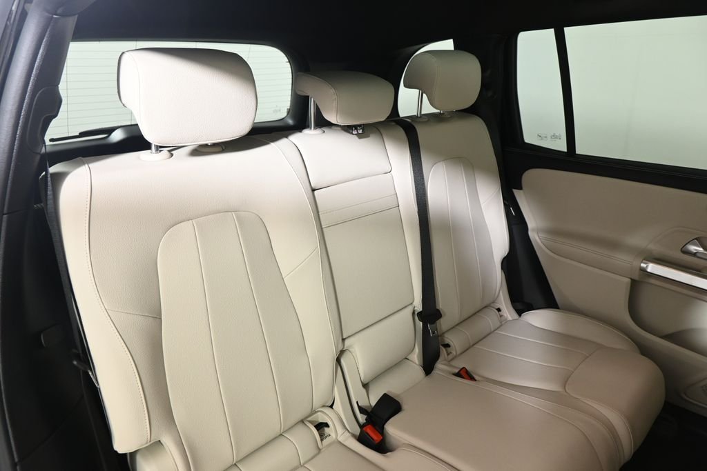 Used 2026 Night Black Mercedes-Benz GLB 250 image 33