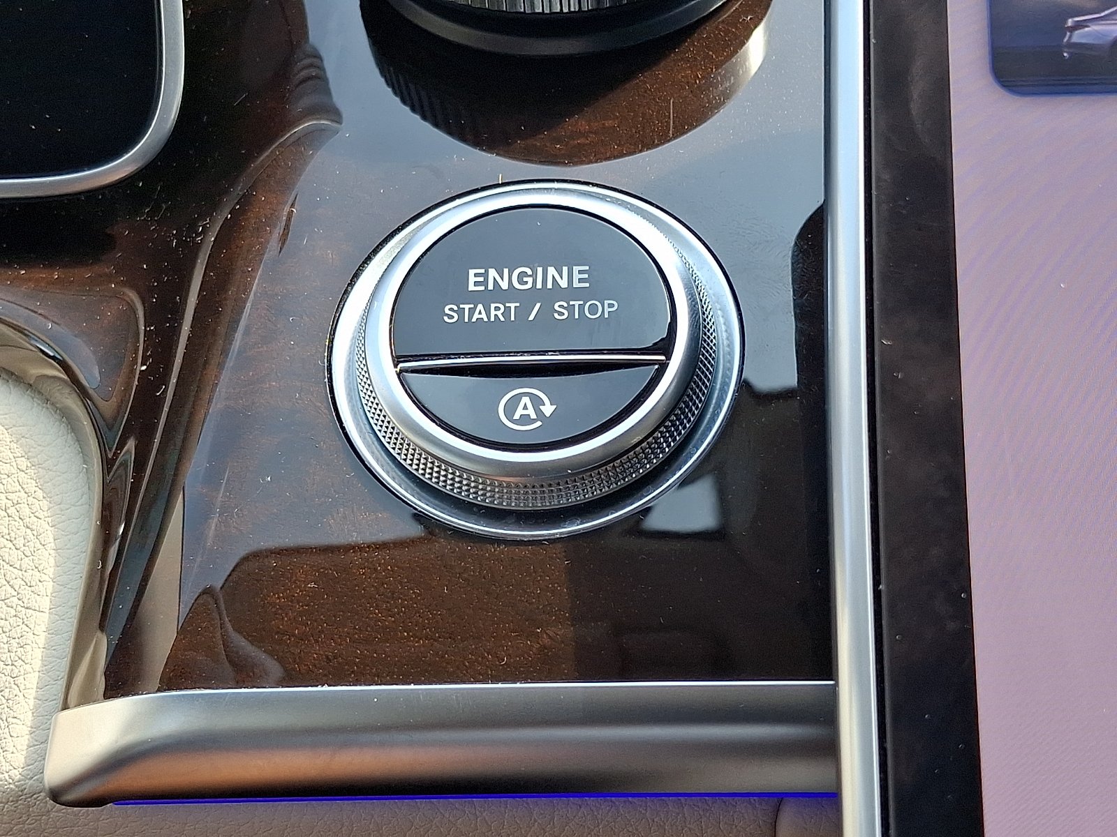 Certified Used 2023 Graphite Gray Metallic Mercedes-Benz 4MATIC® image 24