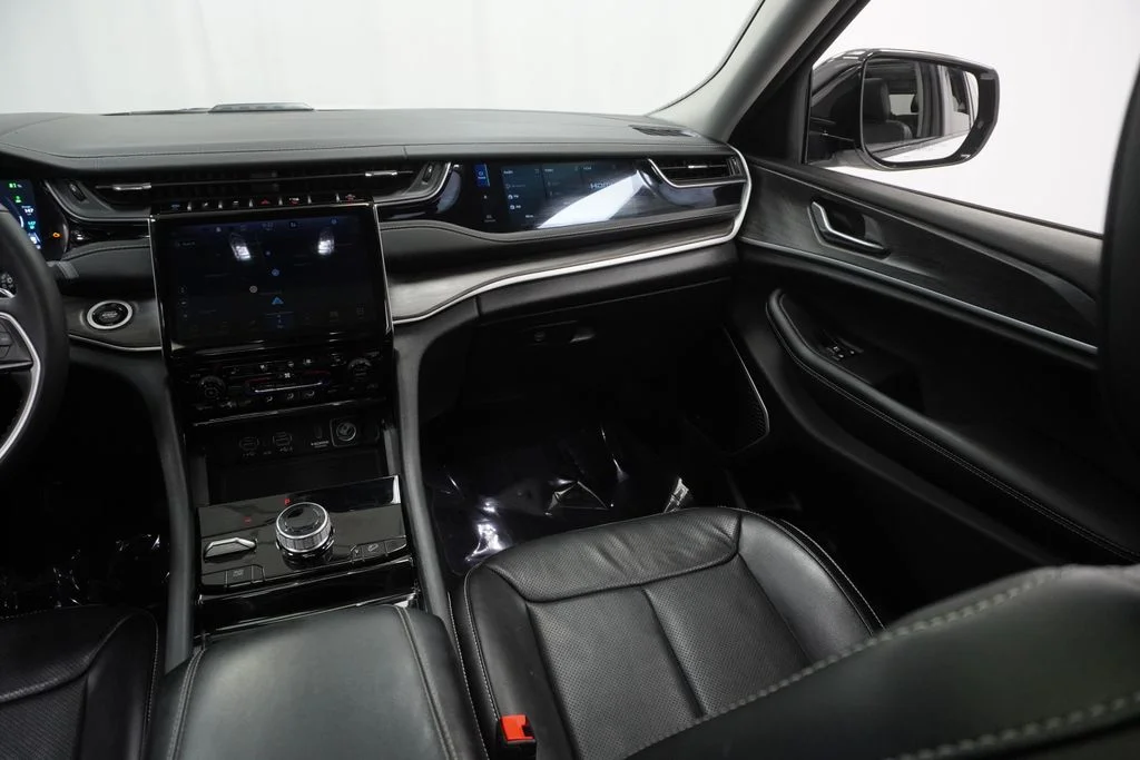 Used 2022 White Jeep 4xe image 32