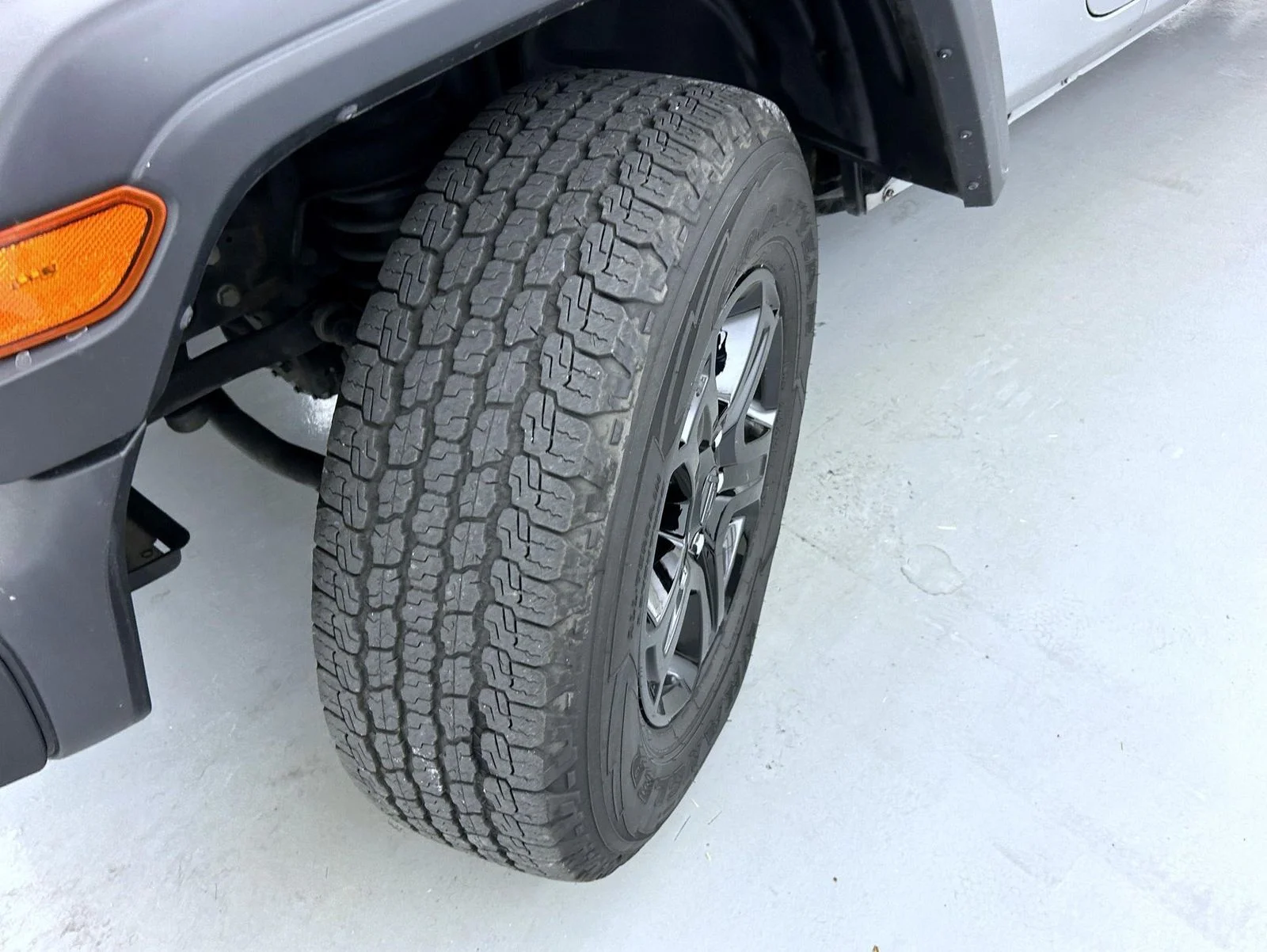 Used 2019 Silver Jeep Unlimited Sport S image 22