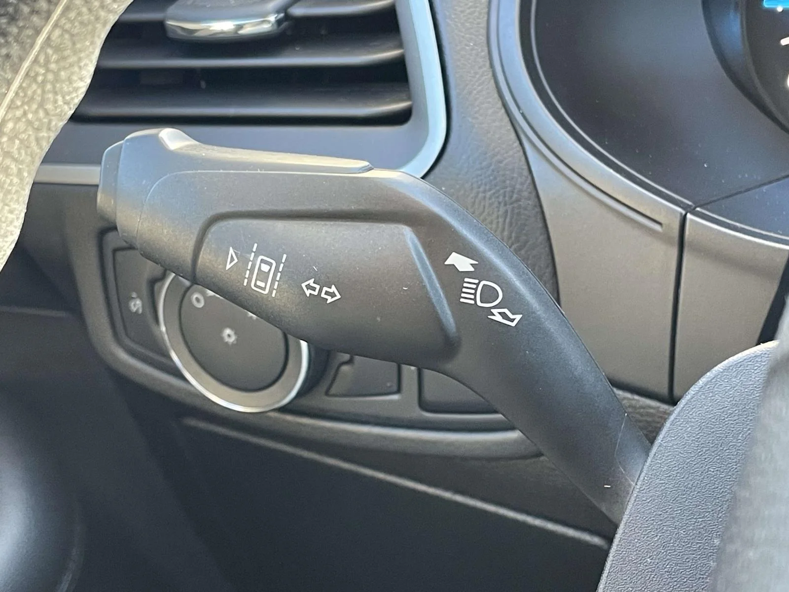 Used 2020 Magnetic Metallic Ford SE image 11