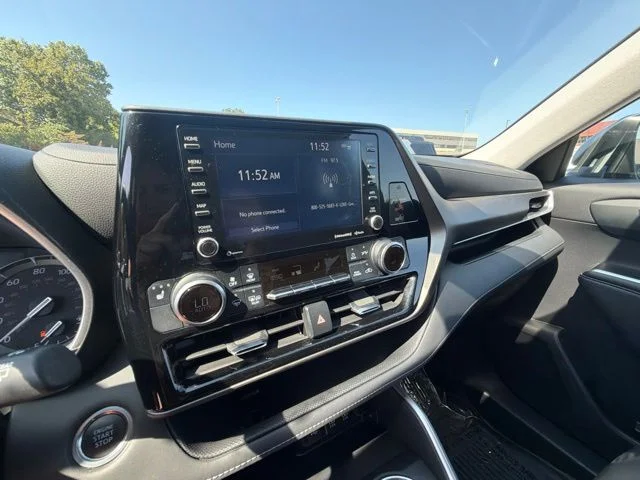 Used 2021  Toyota XLE image 25