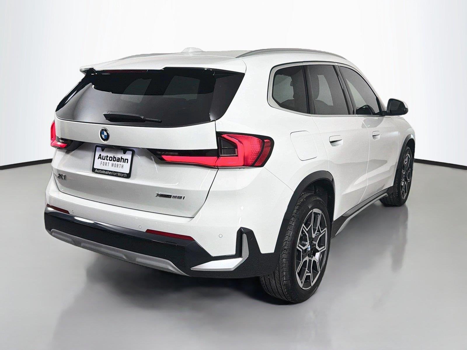 New 2026 Alpine White BMW xDrive28i image 5