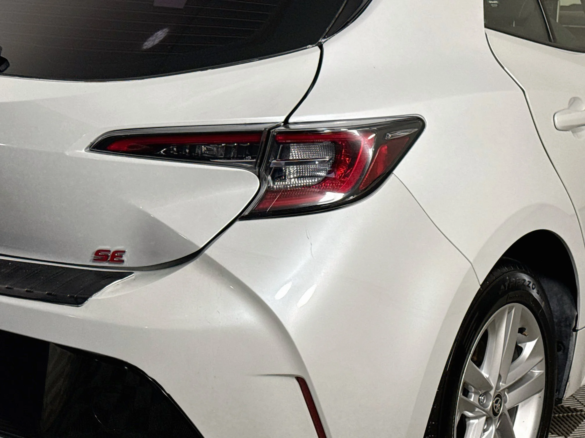 Used 2021 Wind Chill Pearl Toyota SE image 30