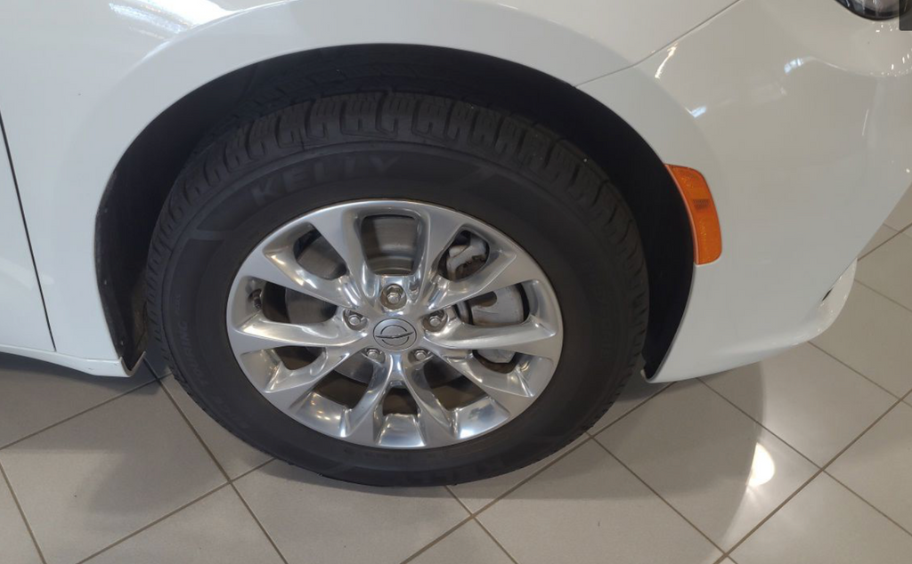 Used 2023 Bright White Clearcoat Chrysler Touring L image 13