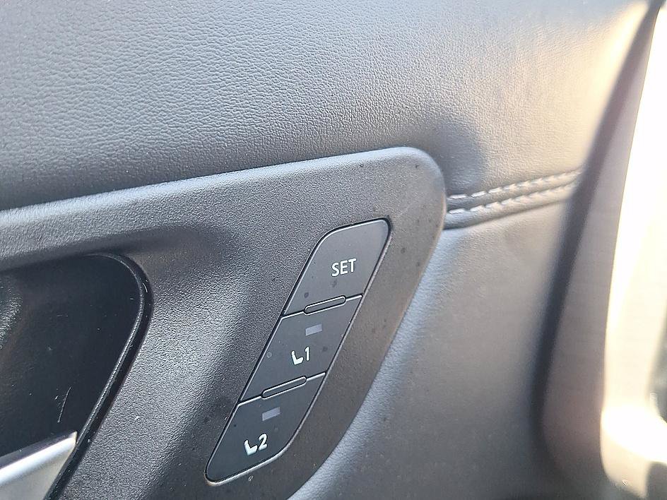 Used 2025 Gun Metallic Nissan Platinum image 35