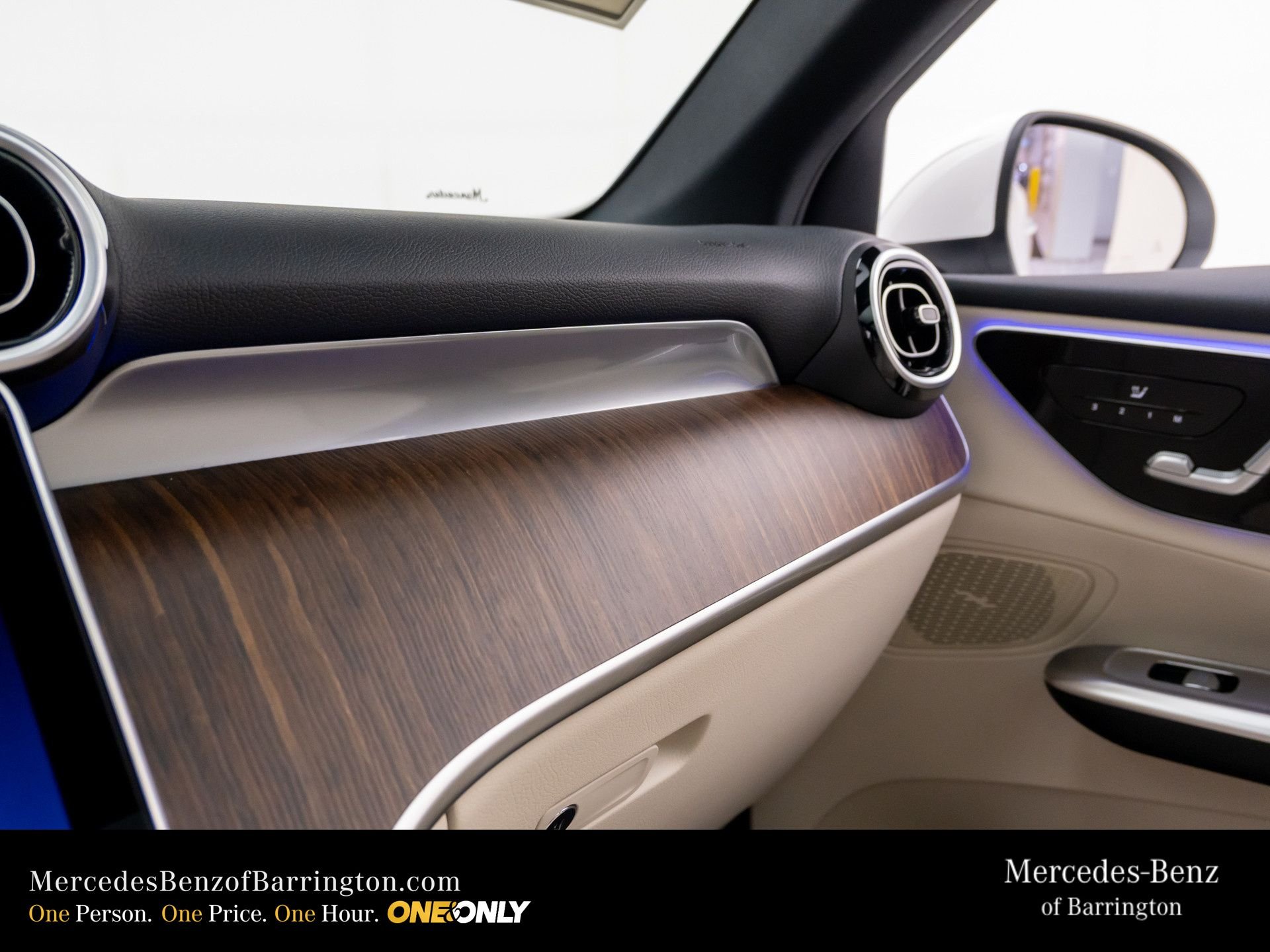 New 2026 Polar White Mercedes-Benz GLC 300 image 32