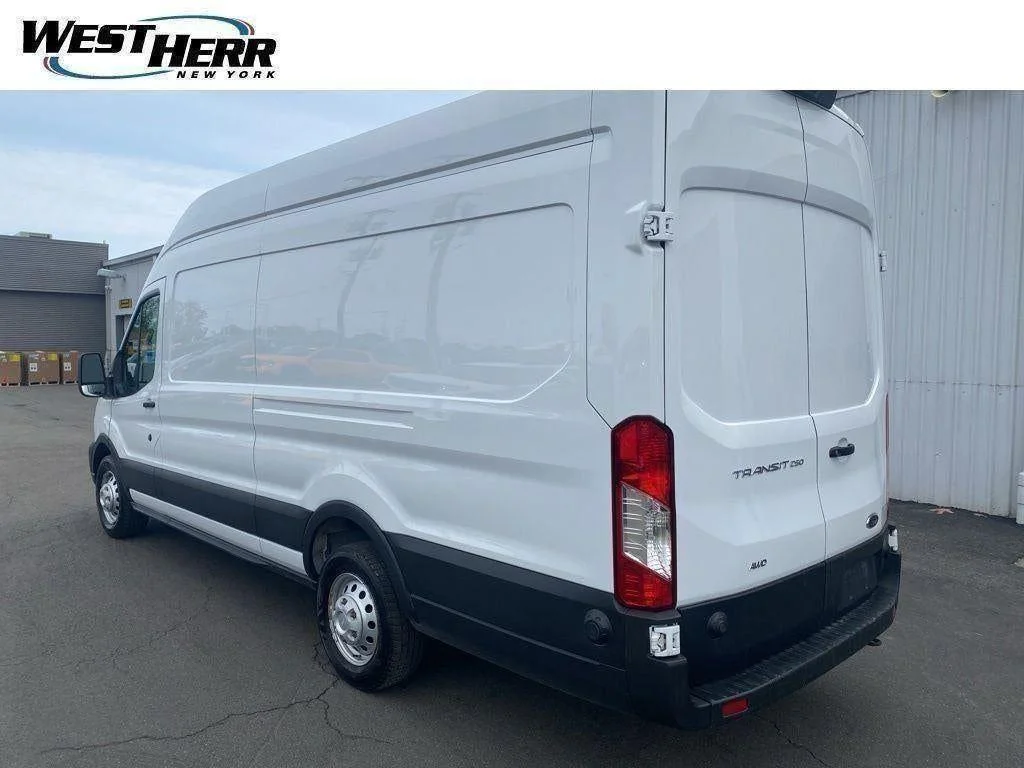 Used 2025 Oxford White Ford Base image 5