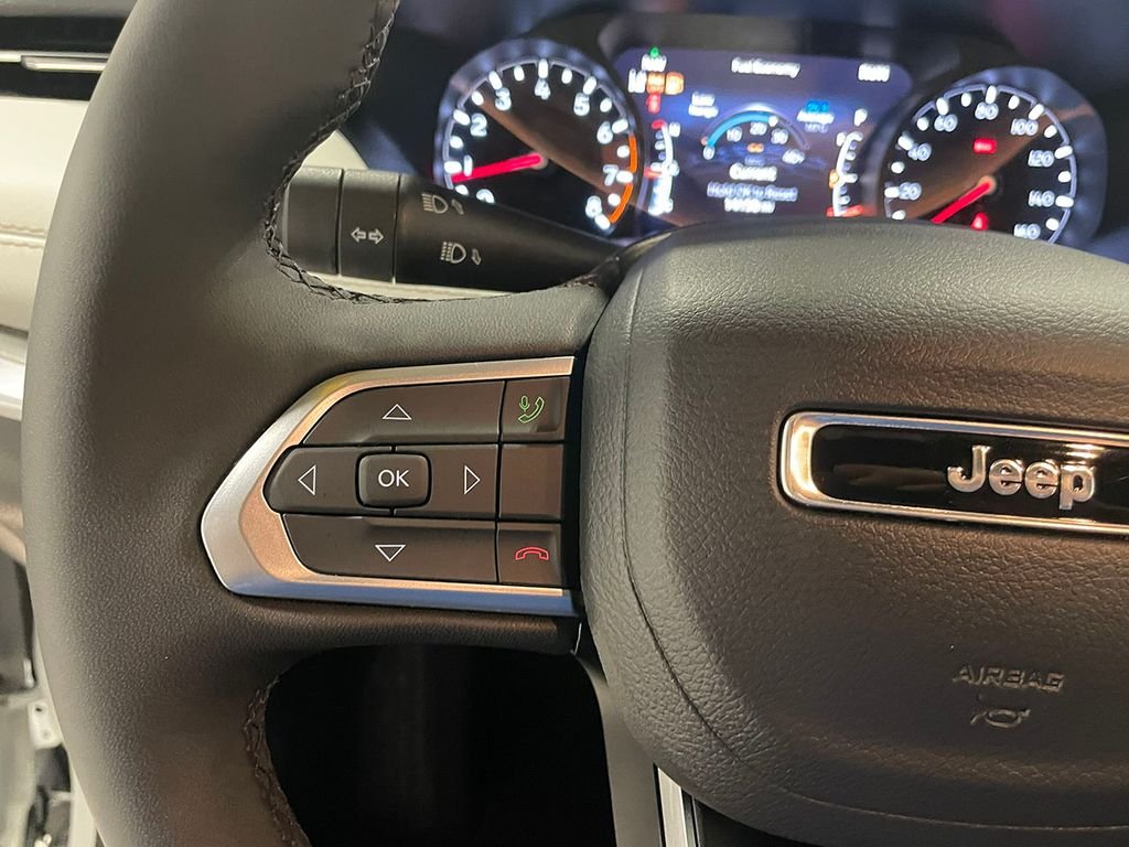 Used 2026 White/off-white Jeep Limited image 30