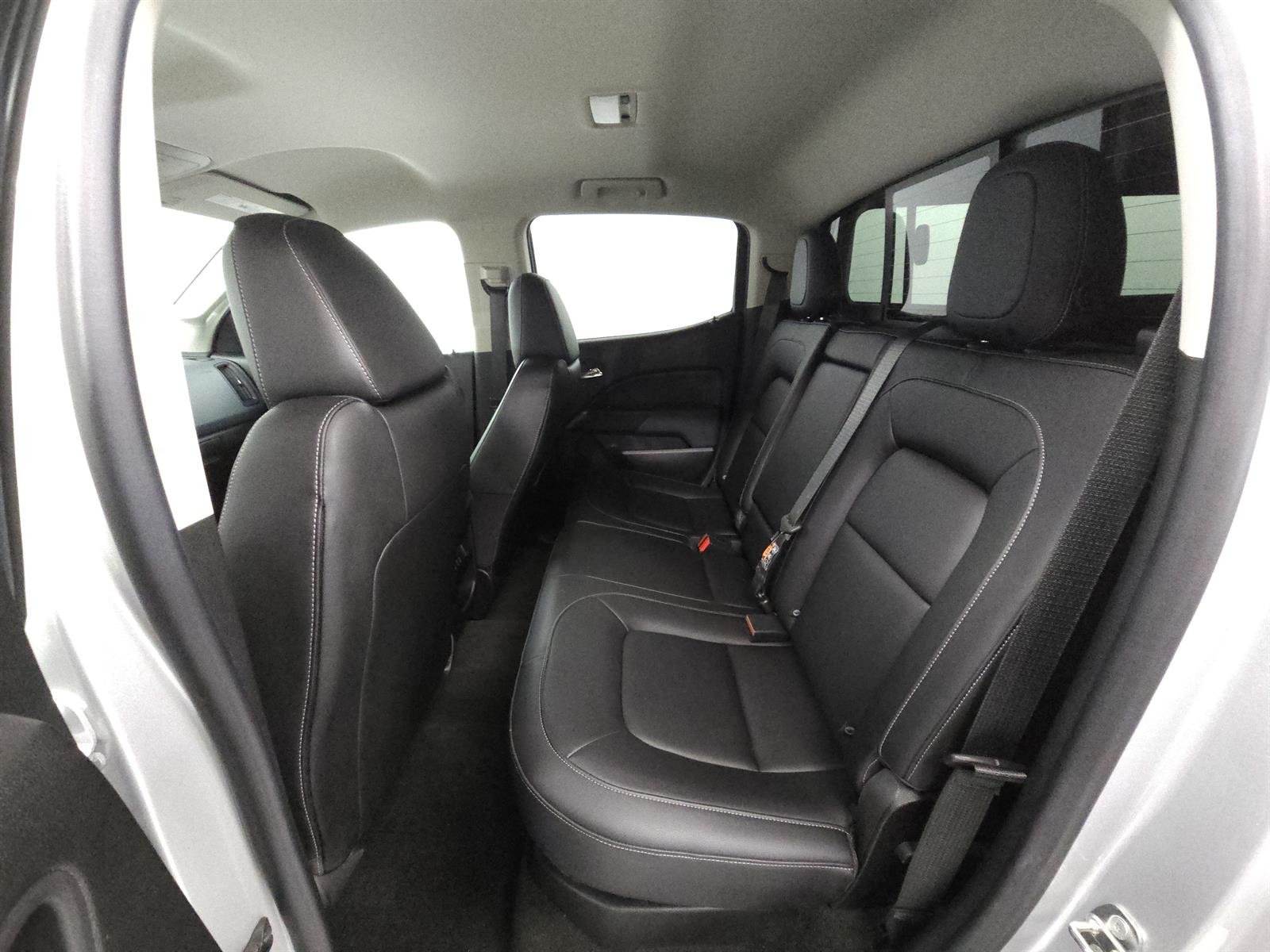 Used 2018 Silver Chevrolet Z71 image 5