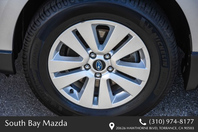 Used 2015 Silver Subaru 2.5i Premium image 11