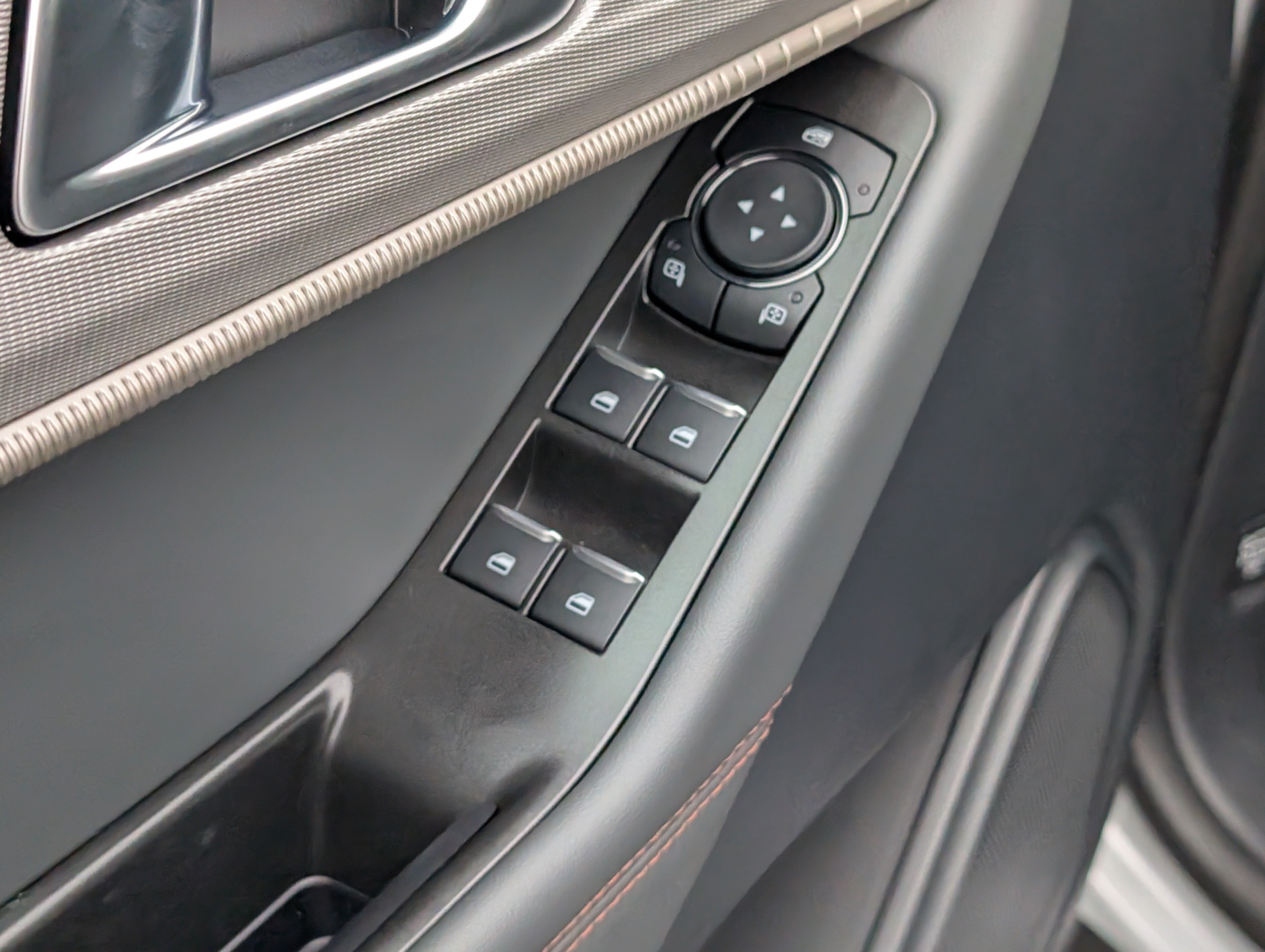 New 2026 SPACE WHITE METALLIC FORD Active image 18