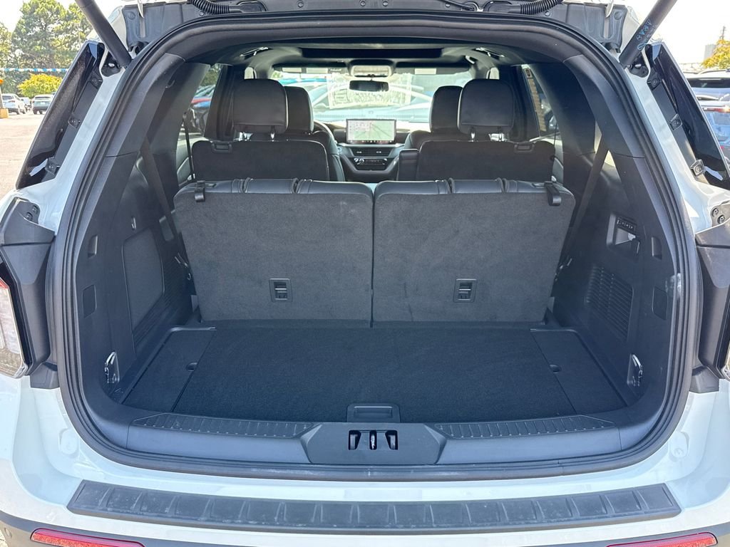 2025 Ford Explorer ST - Photo 18