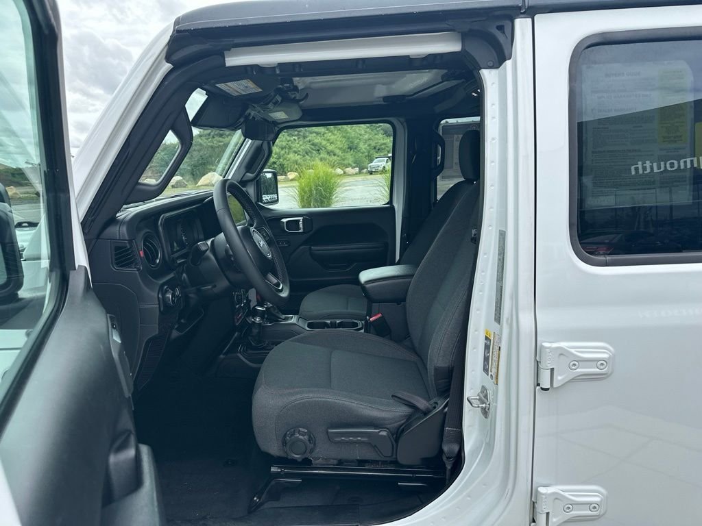 Used 2025 White Jeep Rubicon image 12