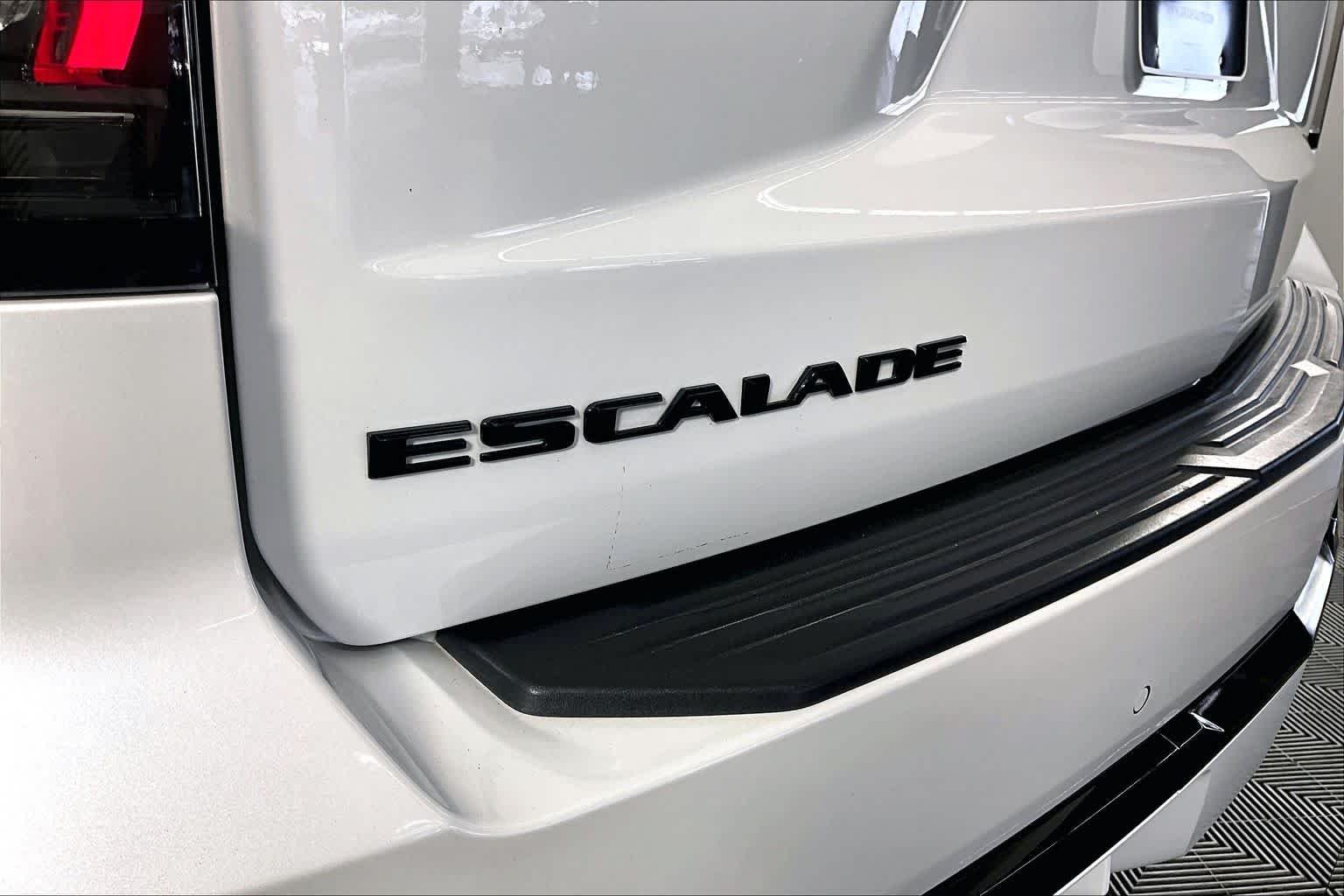 Used 2024 Crystal White Tricoat Cadillac AWD V-Series image 30