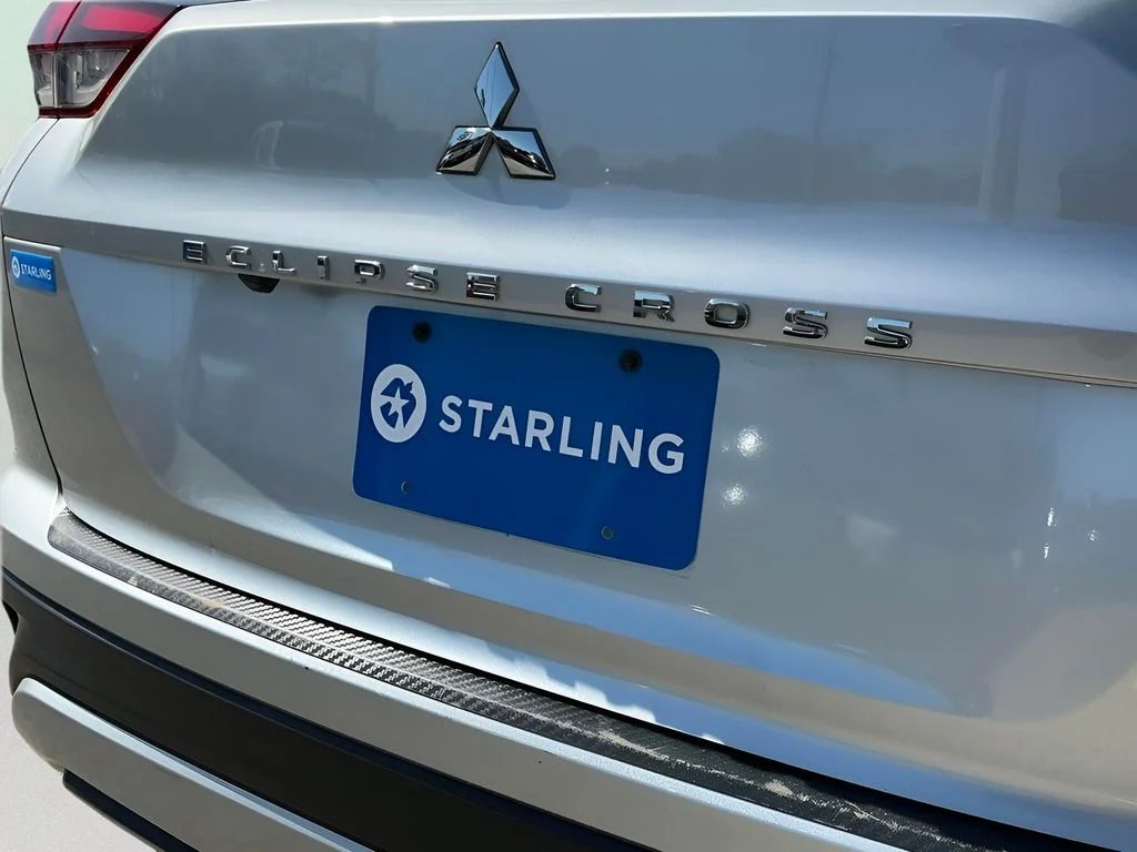 Used 2022  Mitsubishi SE image 21