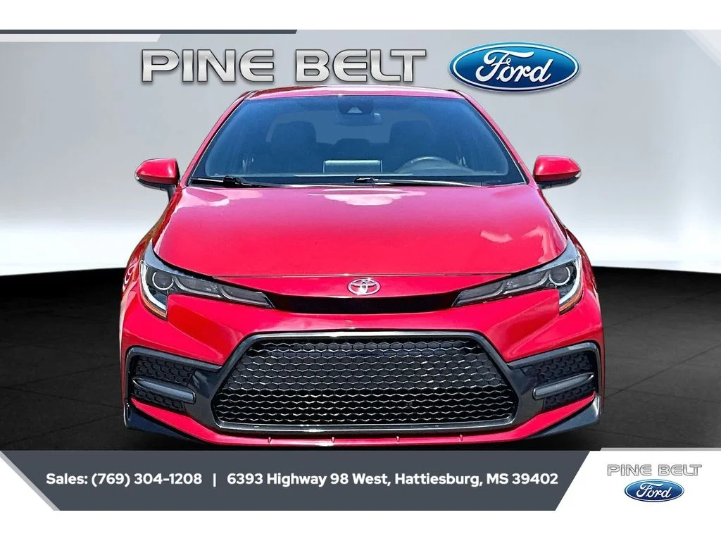 Used 2020 Barcelona Red Metallic Toyota SE image 3