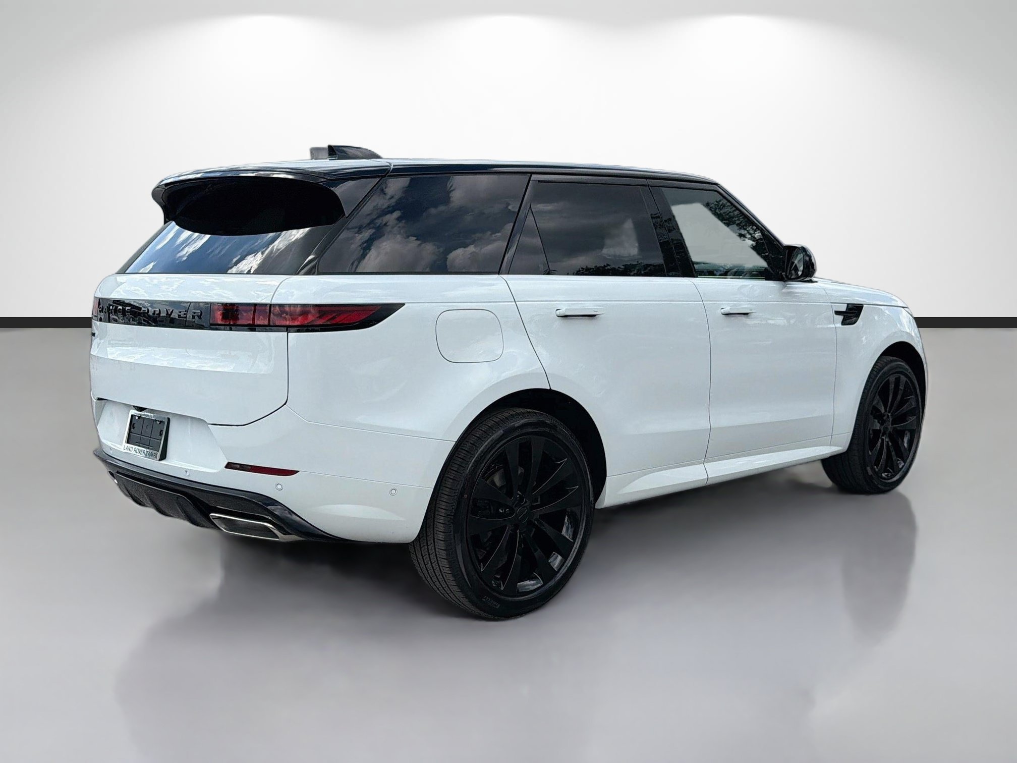 New 2027 Fuji White Land Rover Dynamic SE image 5