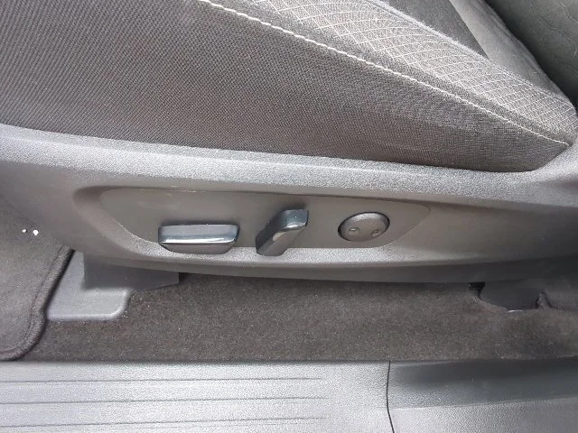 Used 2025 Silver Nissan SV image 11