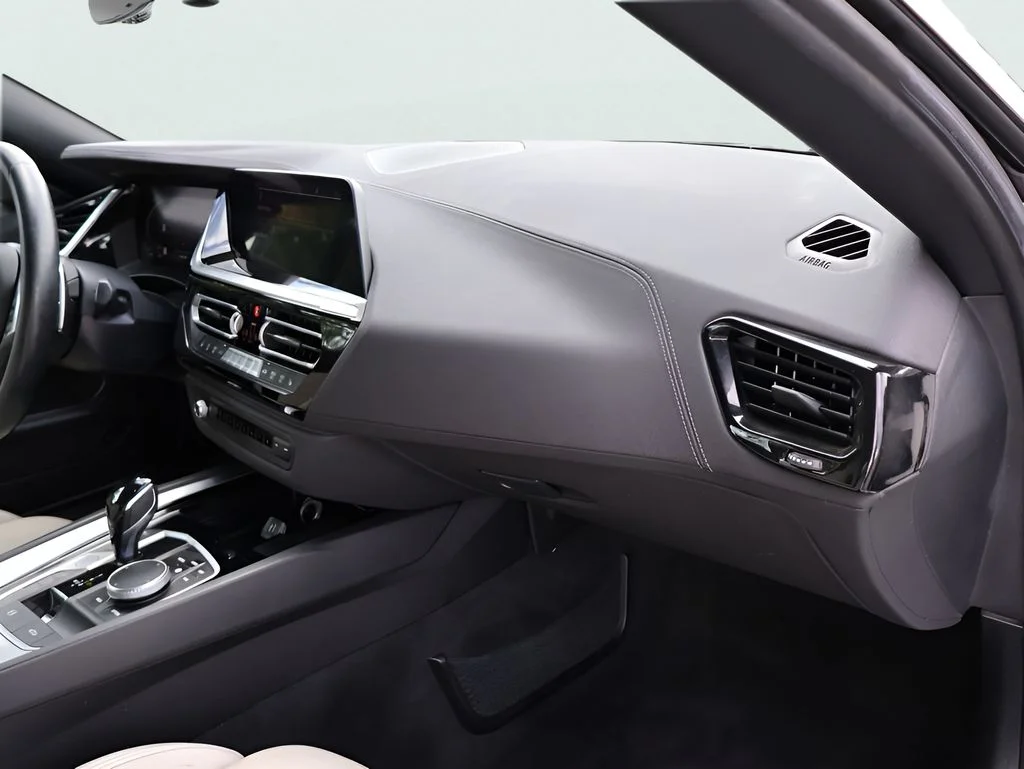 Used 2019 Alpine White BMW sDrive30i image 14