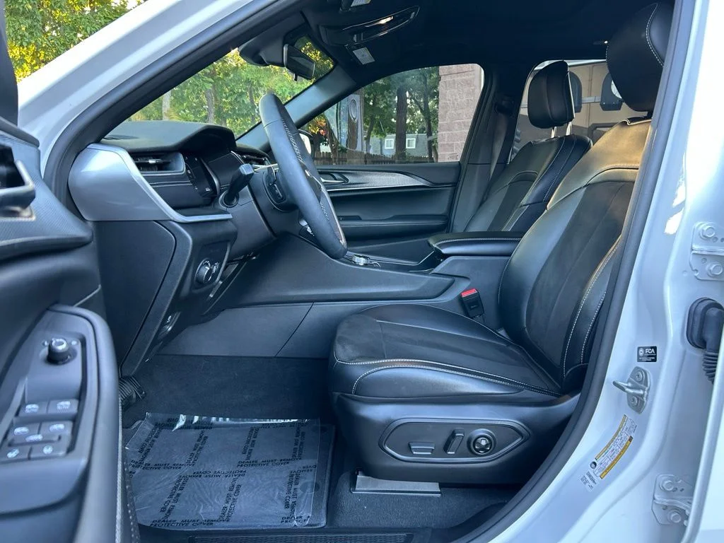 Used 2025 White Jeep Altitude X image 13