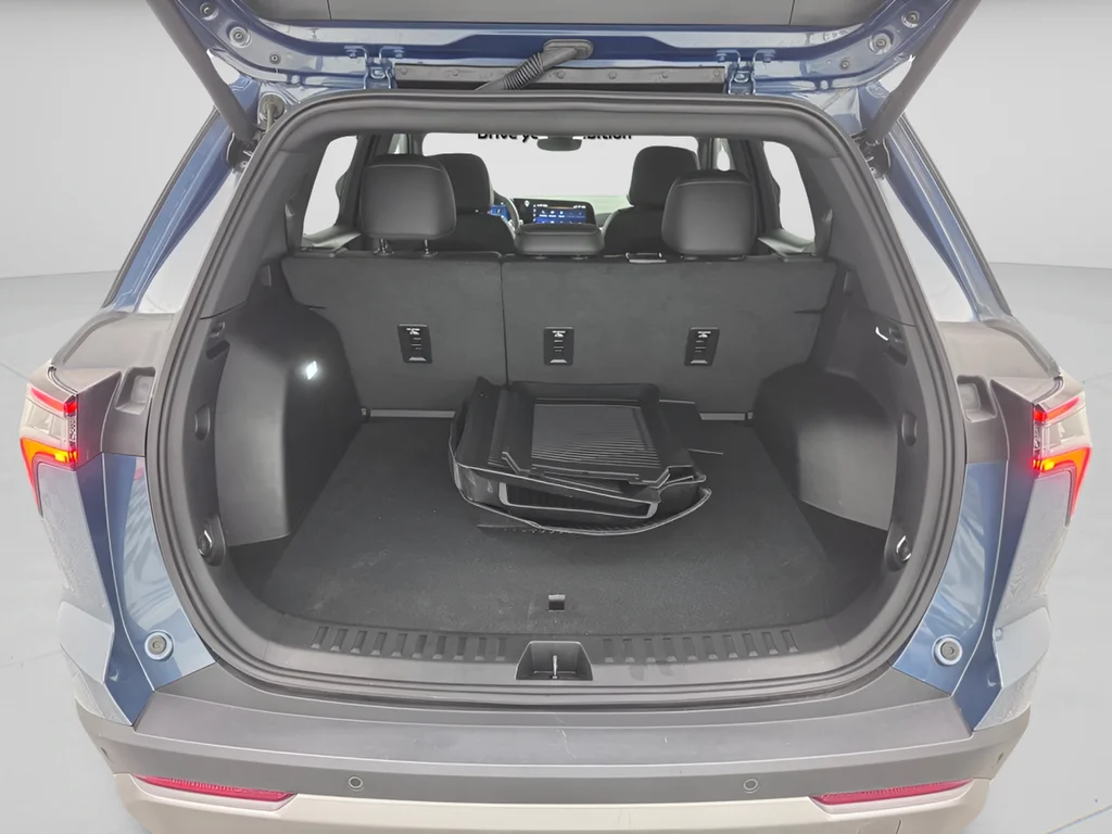 Used 2025 Lakeshore Blue Chevrolet LT image 40