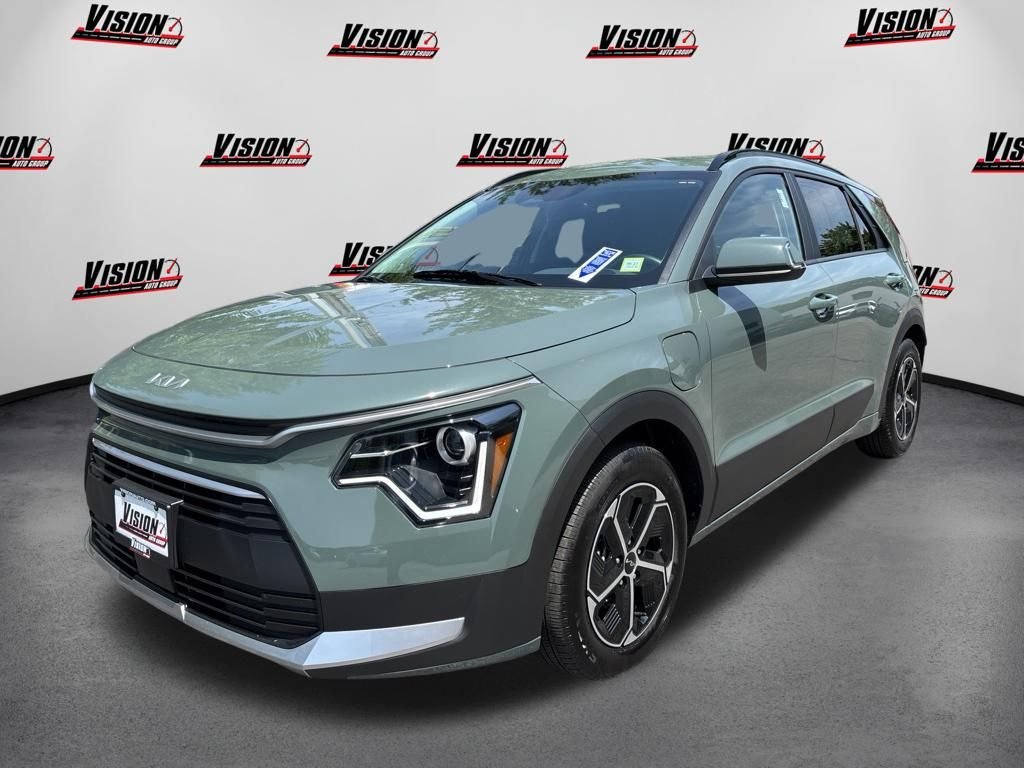 Used 2025 Green Kia EX image 1