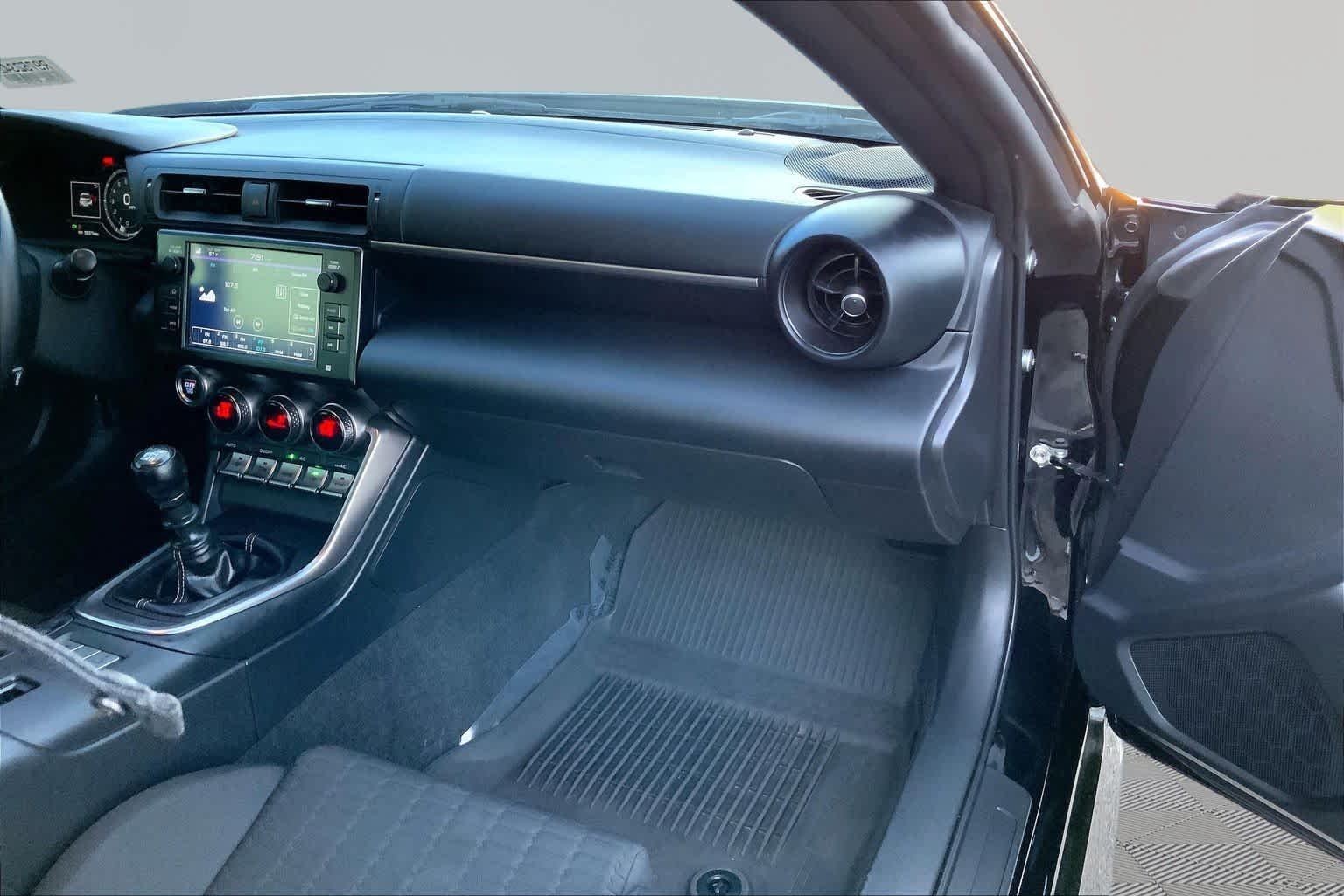 Used 2024 Raven Toyota  image 31