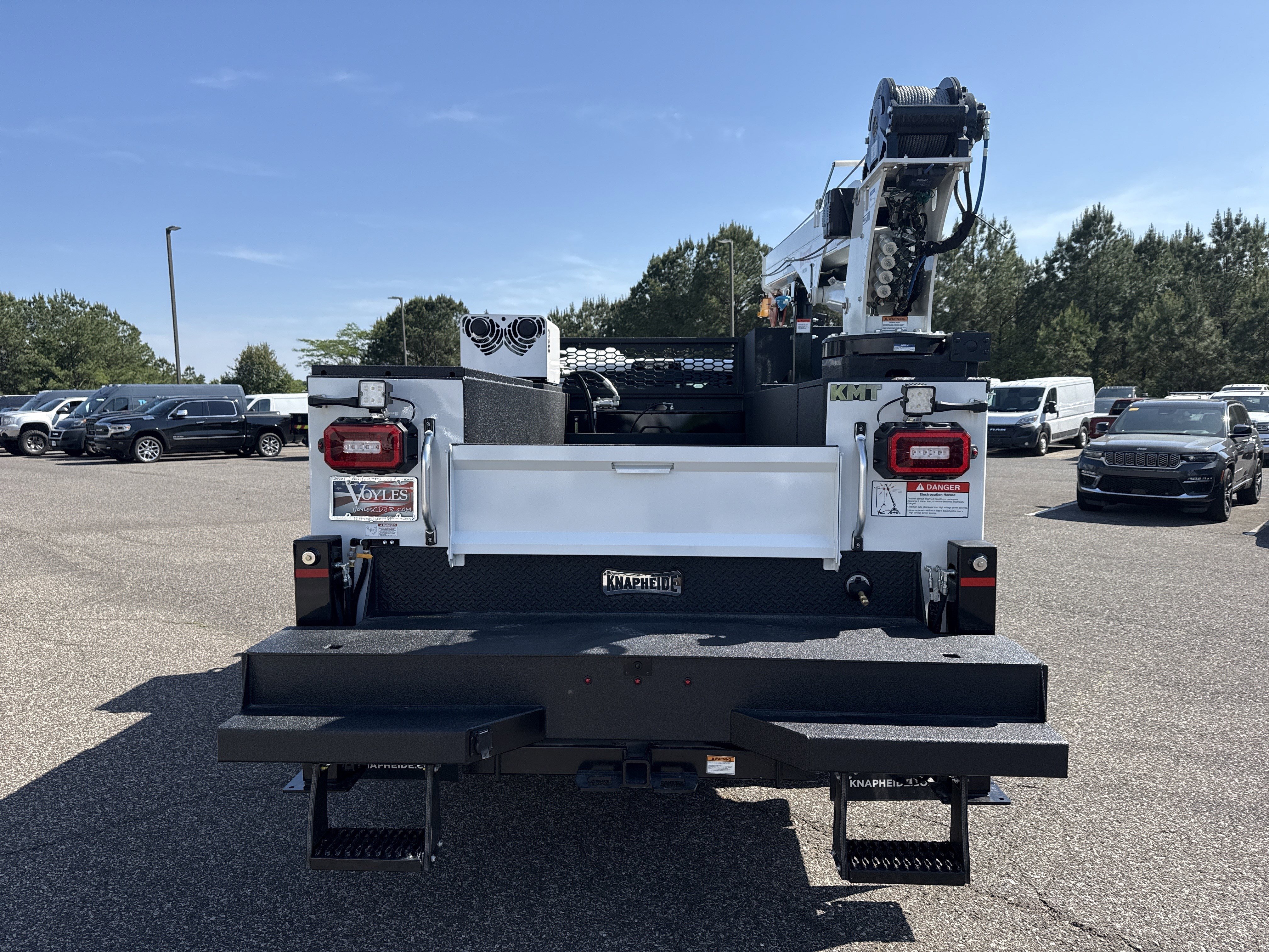 New 2026 Bright White Clear-Coat Exterior Paint RAM Tradesman image 8