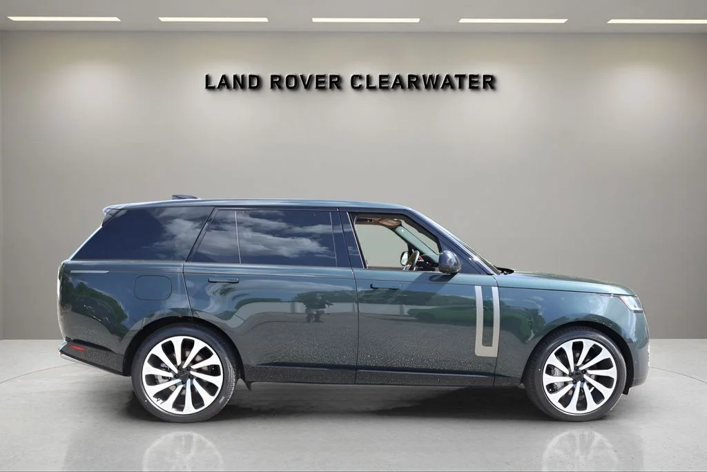 New 2026 Belgravia Green Land Rover SE image 6