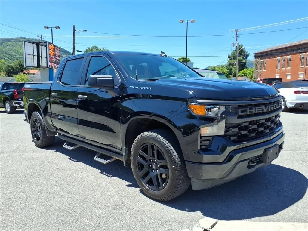 Used 2023 Black Chevrolet Custom image 9