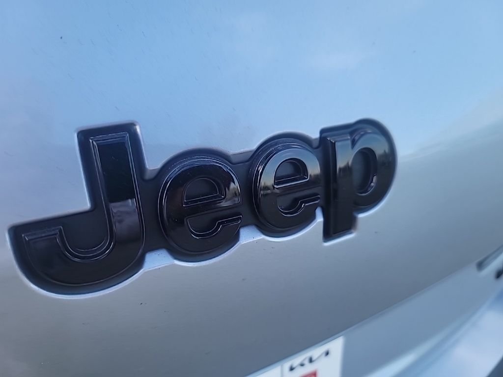 Used 2025 Silver Jeep Limited image 10
