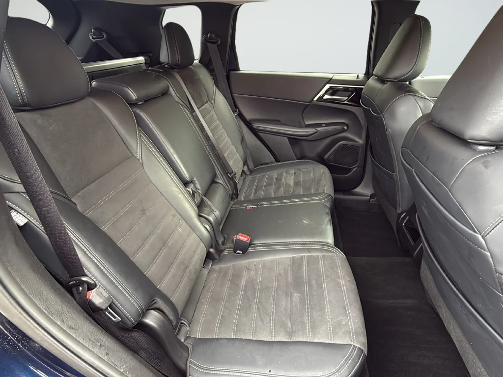 Used 2024 Blue Mitsubishi SE image 25