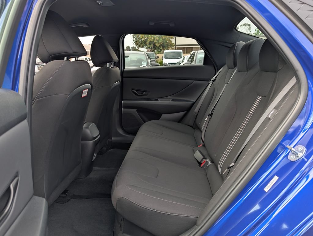 2025 Hyundai Elantra Blue - Photo 14