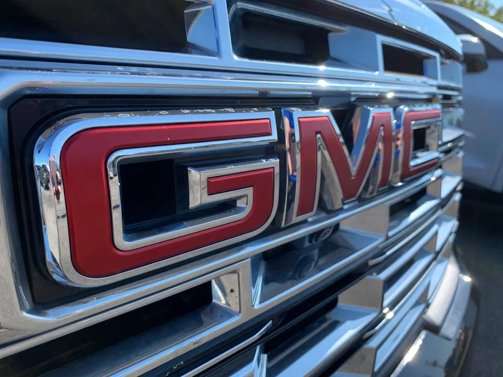 Used 2025 Black GMC Denali image 38