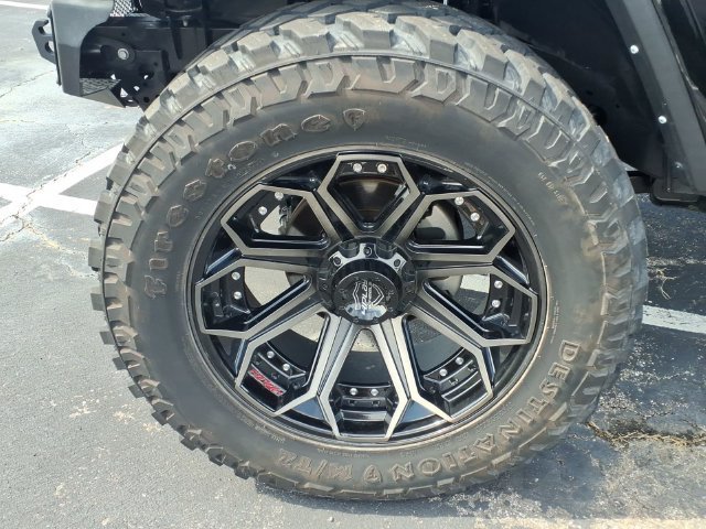 Used 2023  Jeep Sport S image 17