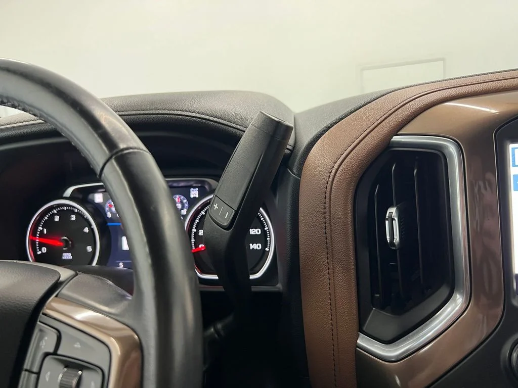Used 2022 Northsky Blue Metallic Chevrolet High Country image 19