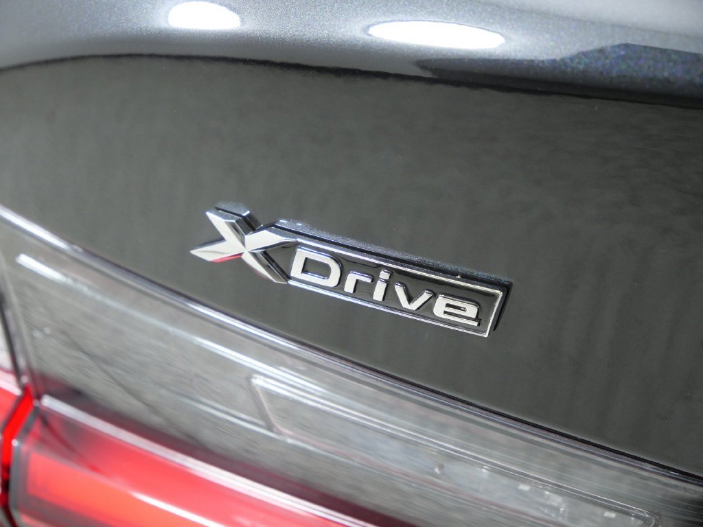 New 2026 Black Sapphire Metallic BMW 330i xDrive image 13