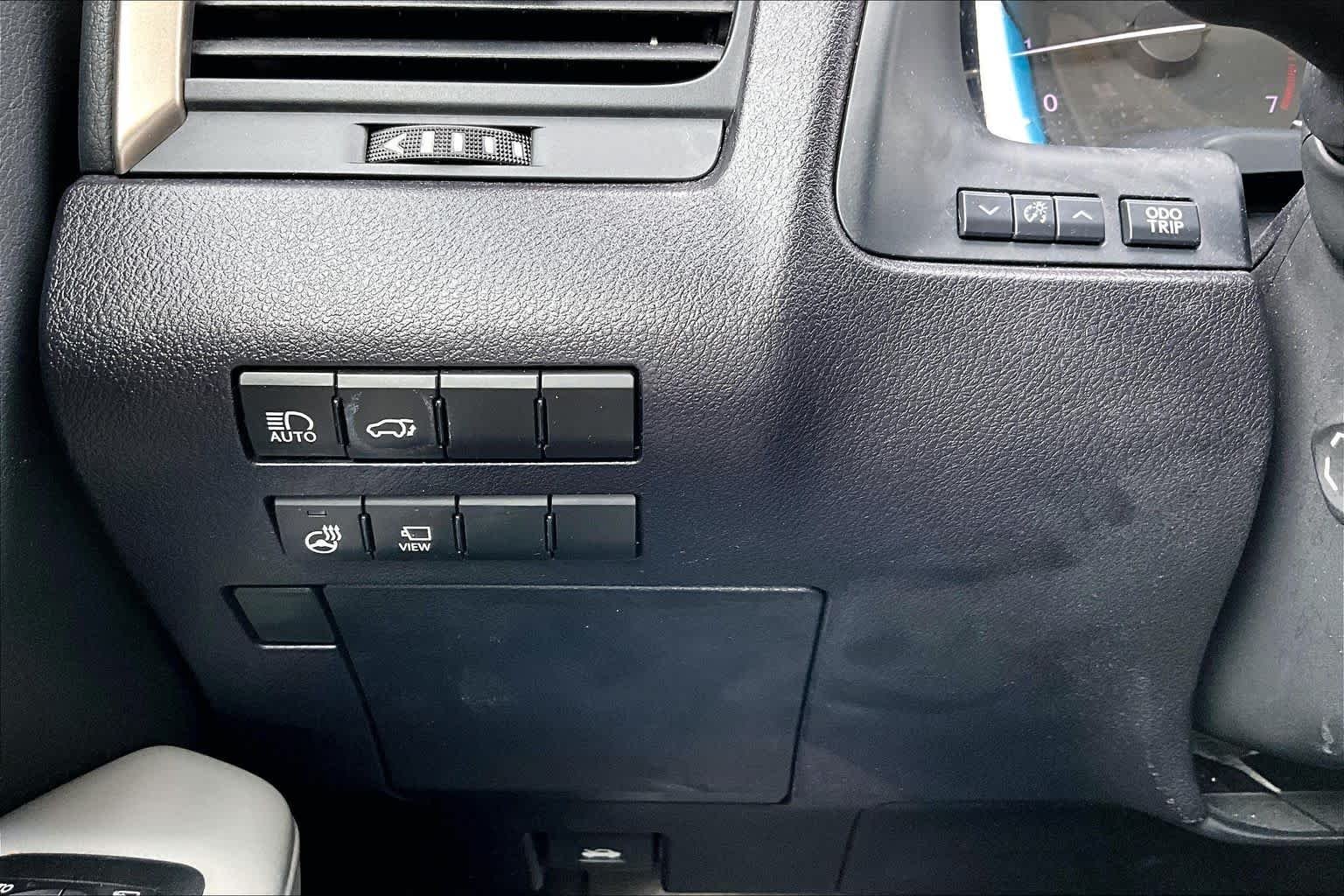 Used 2019 Atomic Silver Lexus  image 33