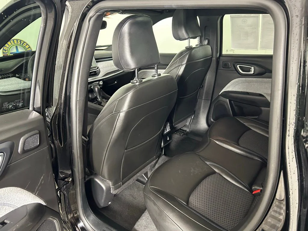 Used 2025 Diamond Black Jeep Latitude image 15