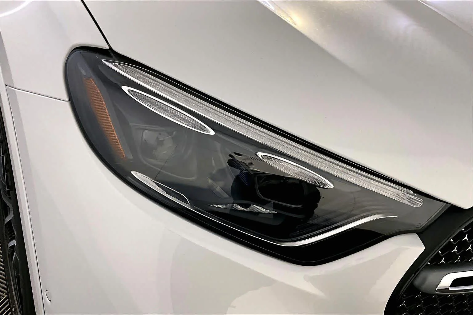 New 2026 MANUFAKTUR Moonlight White Metallic Mercedes-Benz GLC 300 image 16